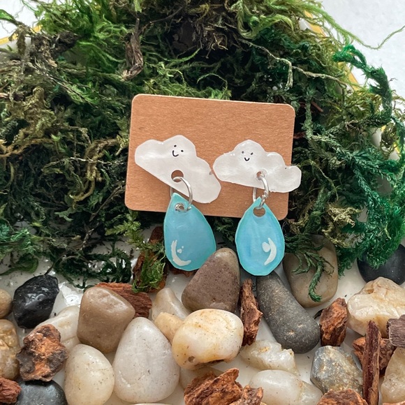 Handmade cloud with water drop earring - Picture 1 of 2
